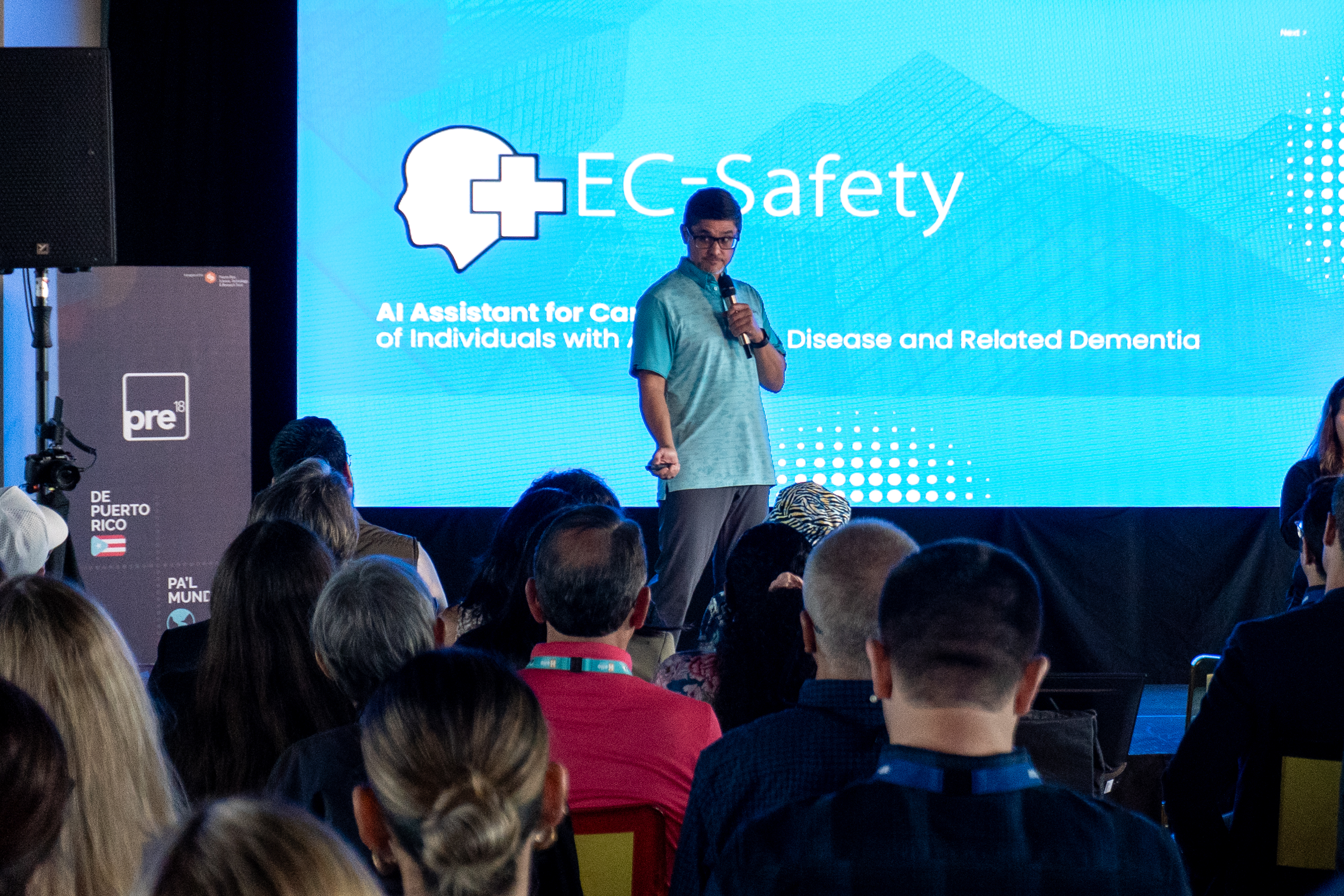 Equipo EC-Safety en evento de presentación